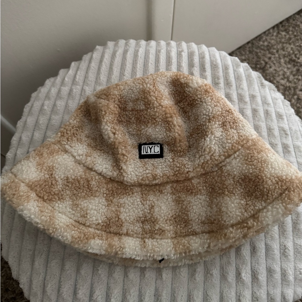 Bucket hat